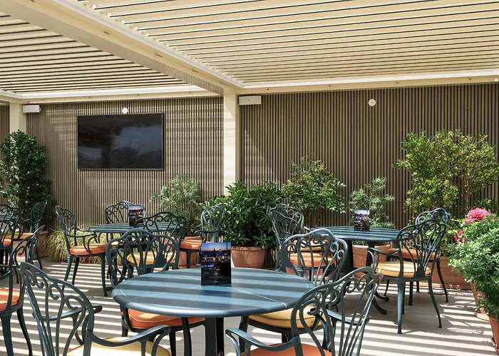 Marcella Royal - Rooftop Garden Hotel